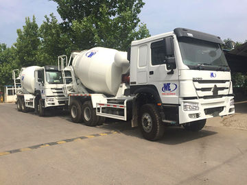 Camion bianco della betoniera di Sinotruk Howo7 8M3 10M3 con l'ARCA Pto e la pompa