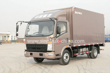 4x2 Euroii Howo 7000kg ha refrigerato il camion della scatola con il motore di Yunnei e una gomma di 6 triangoli