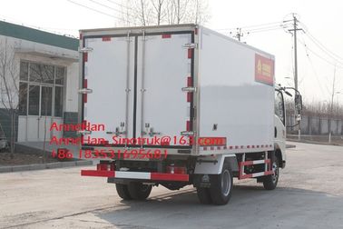 Camion 4x2 del congelatore di frigorifero di Sinotruk Howo7 10T per trasporto del latte e della carne