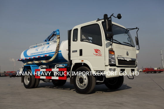 Il camion fecale SINOTRUK di aspirazione di vuoto delle acque luride della raccolta accende Howo 5000 litri