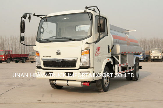 Luce Mini Oil Fuel Tanker Truck 4x2 6cbm 6000Liter di Sinotruk Howo